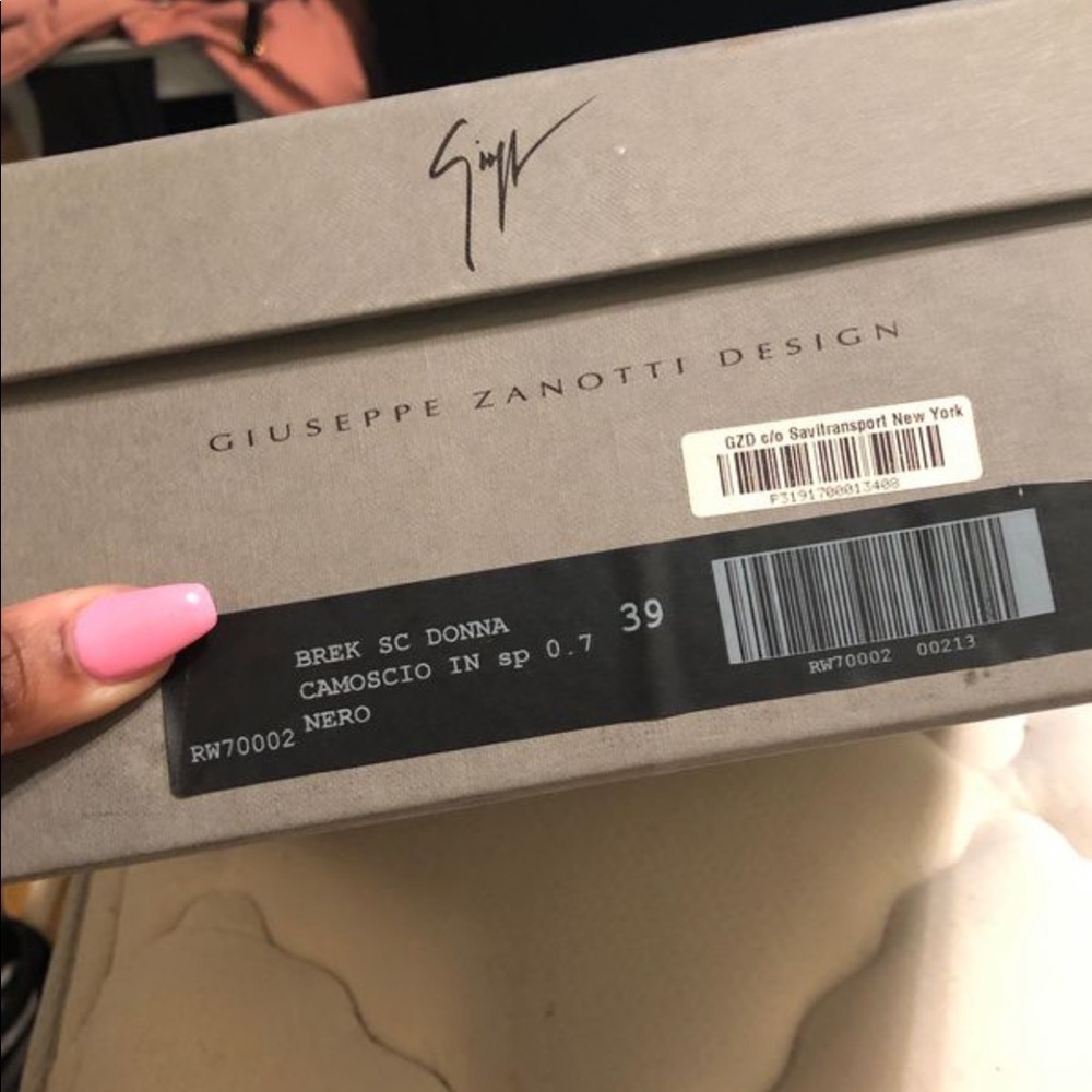 Women’s Giuseppe Sneakers Size 39 NWT